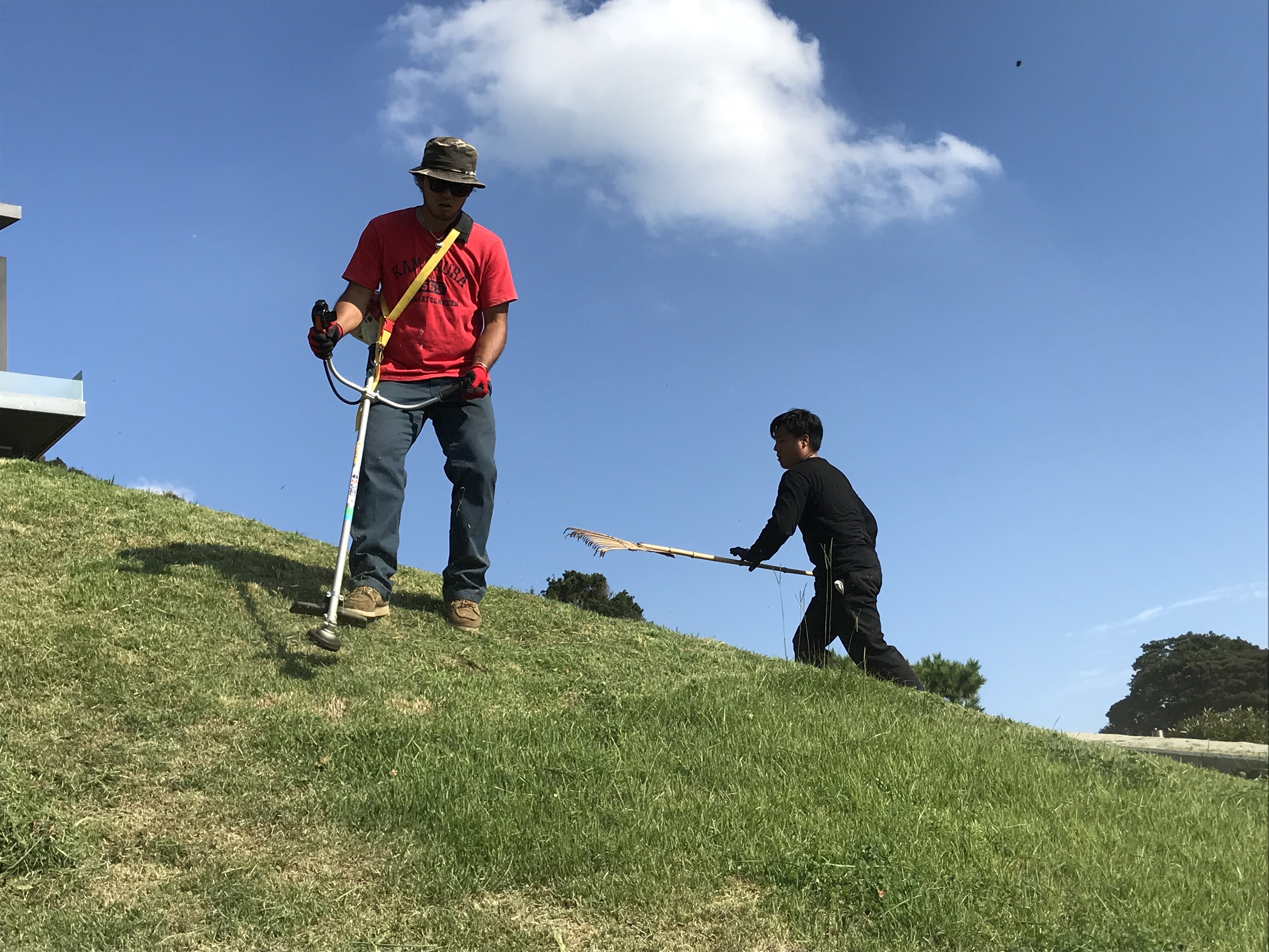 あまりの暑さに半袖作業