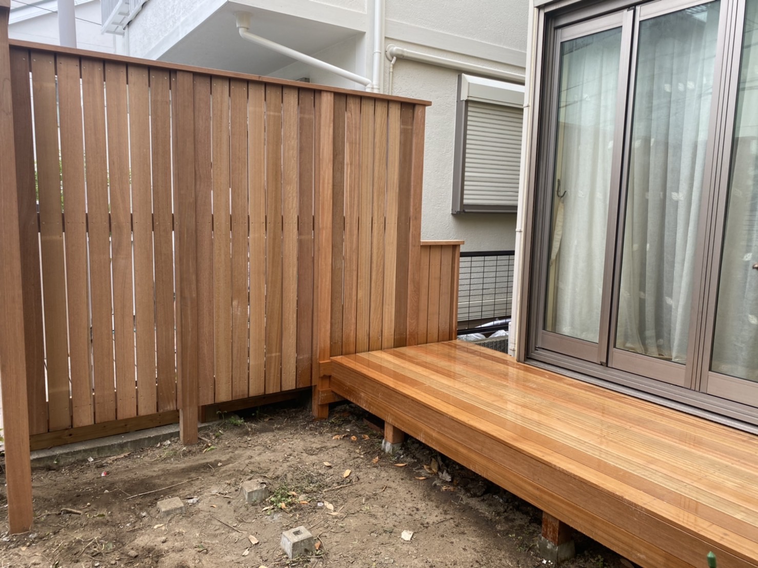 由比ヶ浜　隣家の目線をシャットアウト