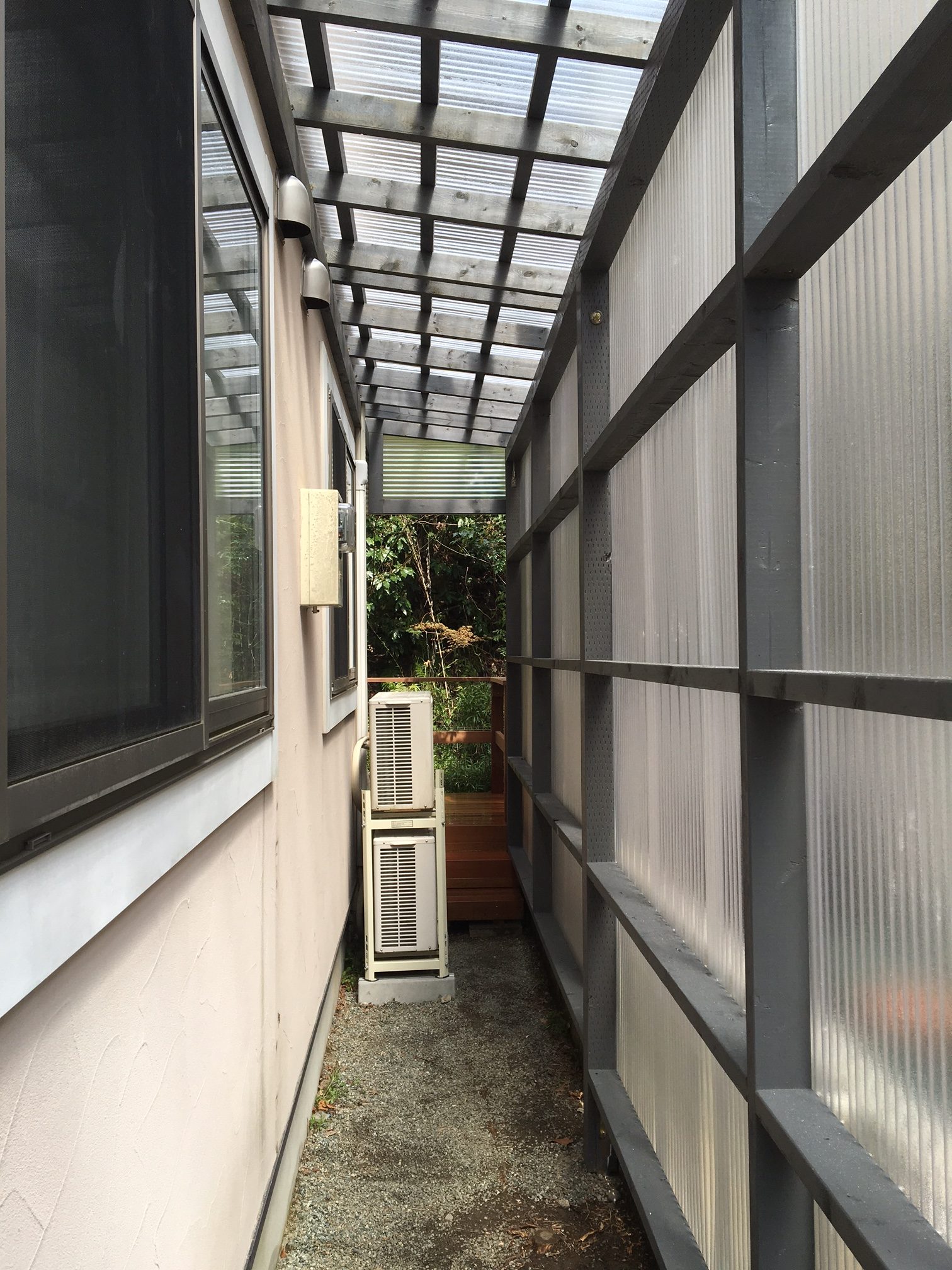 家のデットスペースに屋根をつける　vol.1