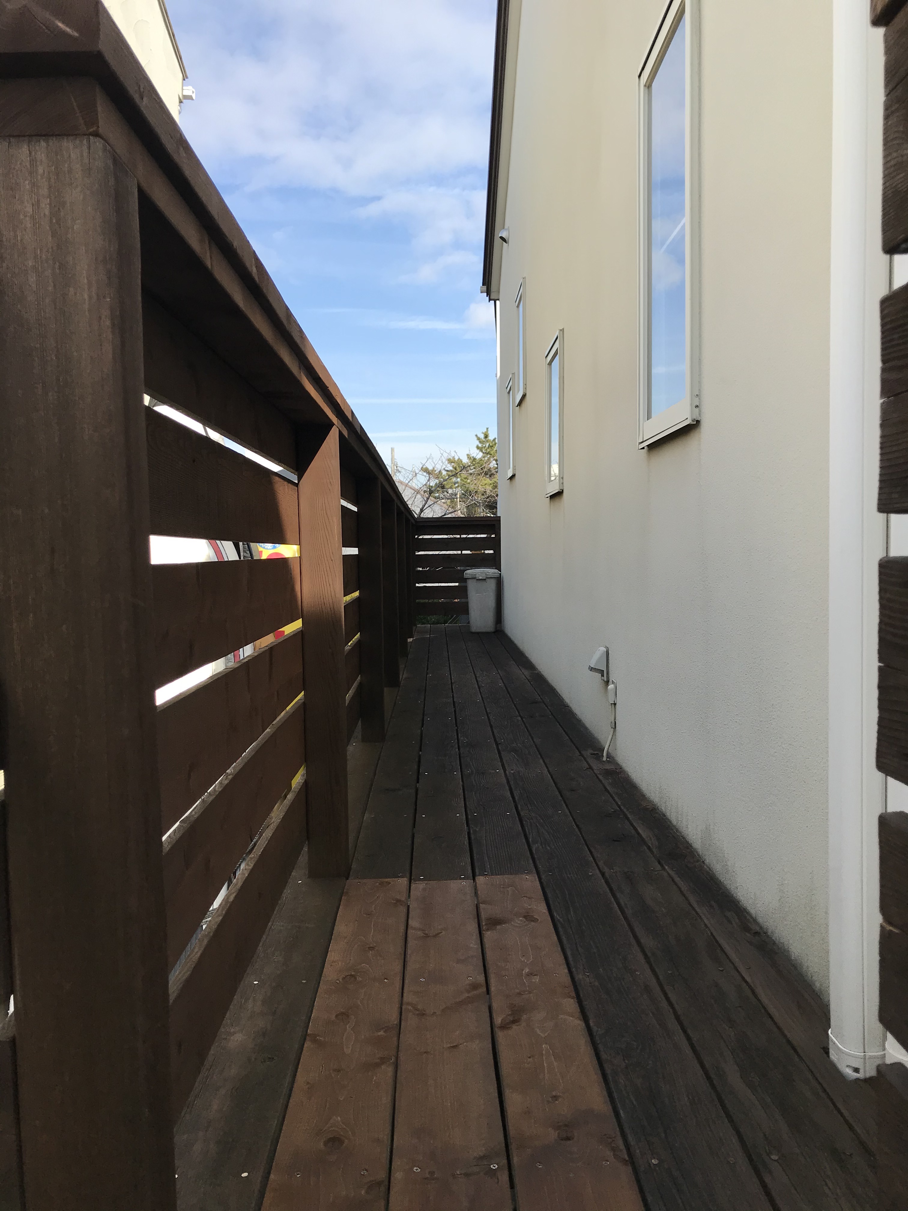 材木座　ウッドデッキで家一周　楽しいです