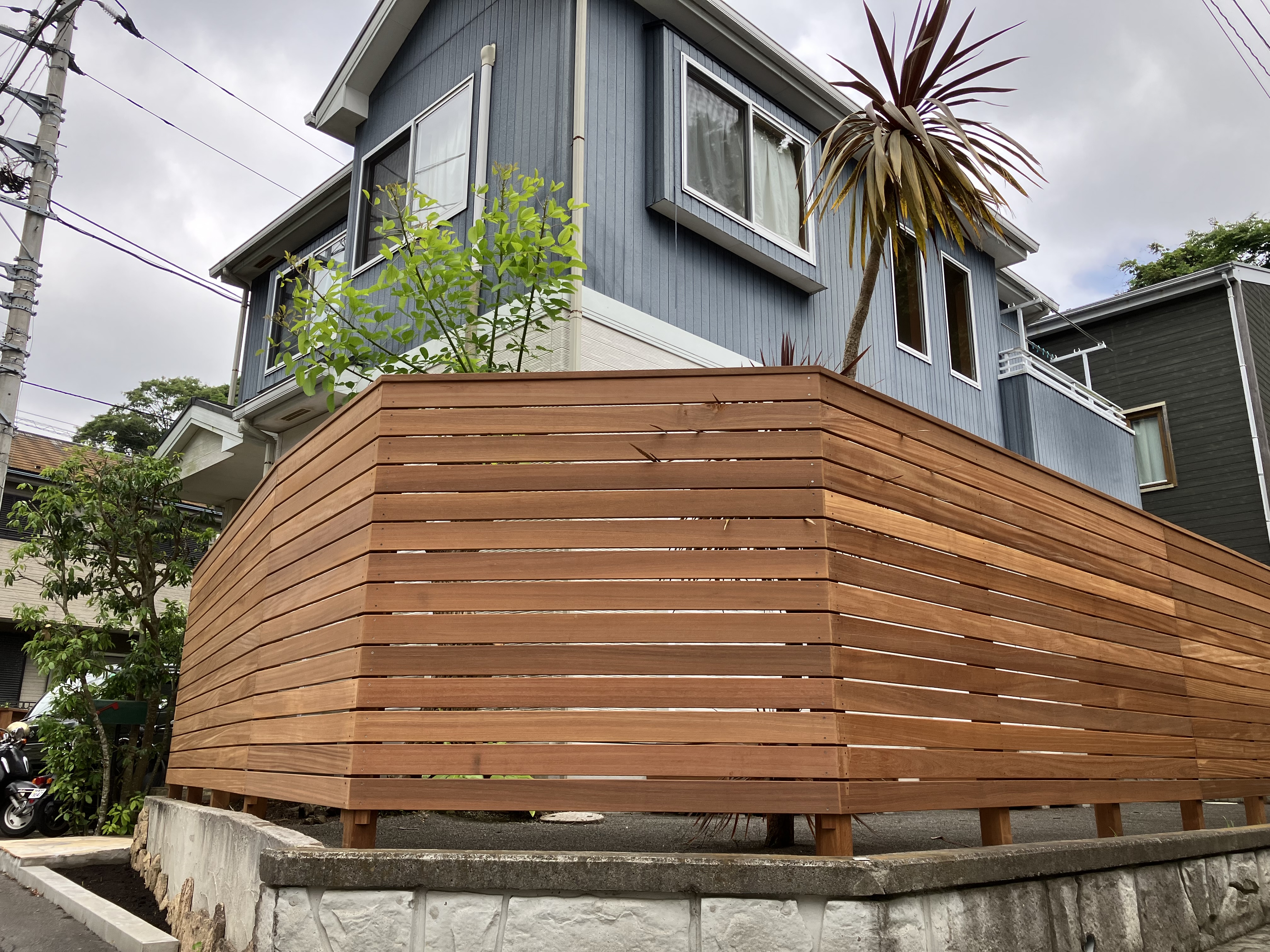 庭リニューアル　オープンガーデンから目隠しフェンス作成