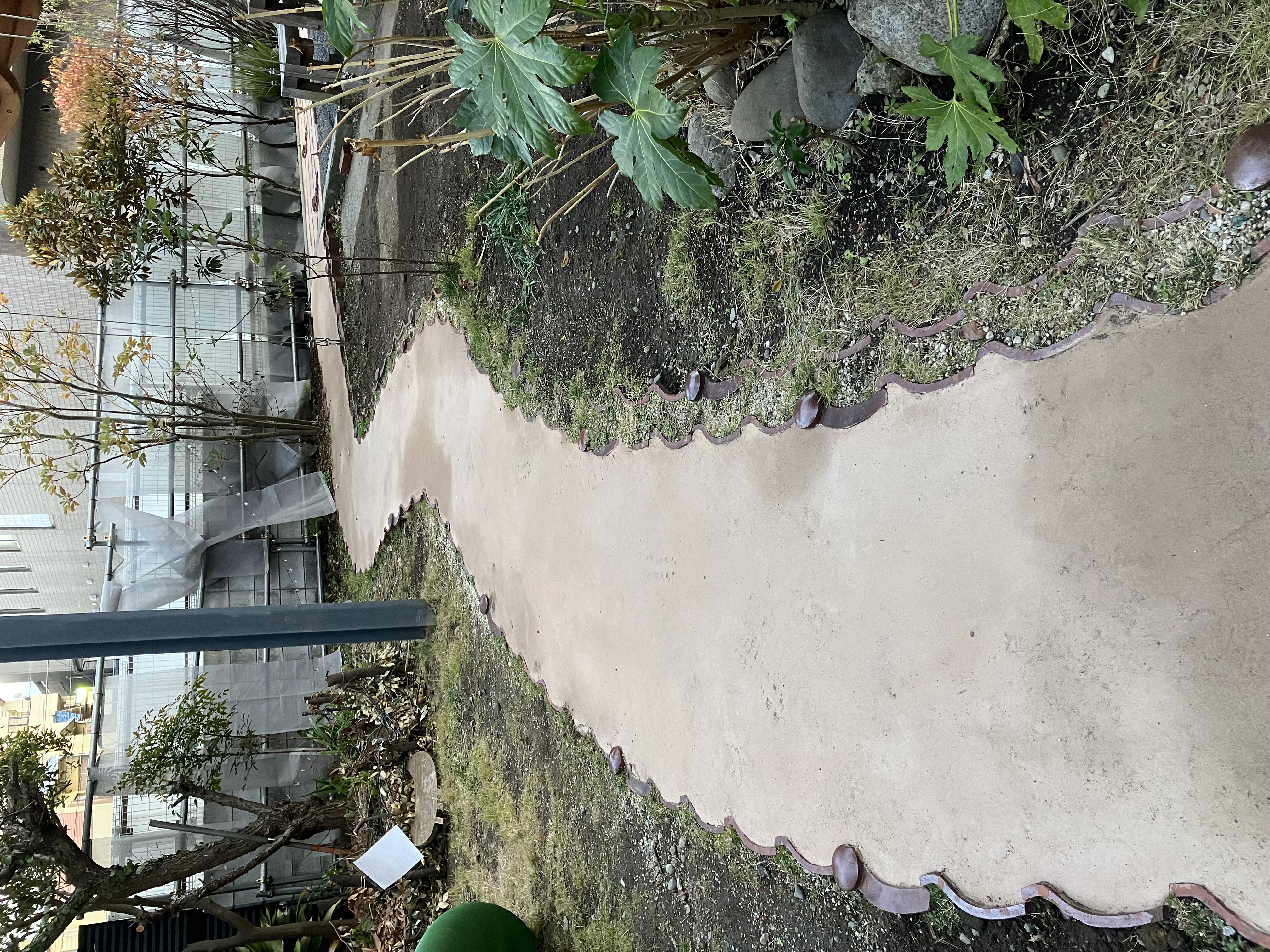 マサド園路　泥濘 　雑草対策　地球にやさしい素材です。