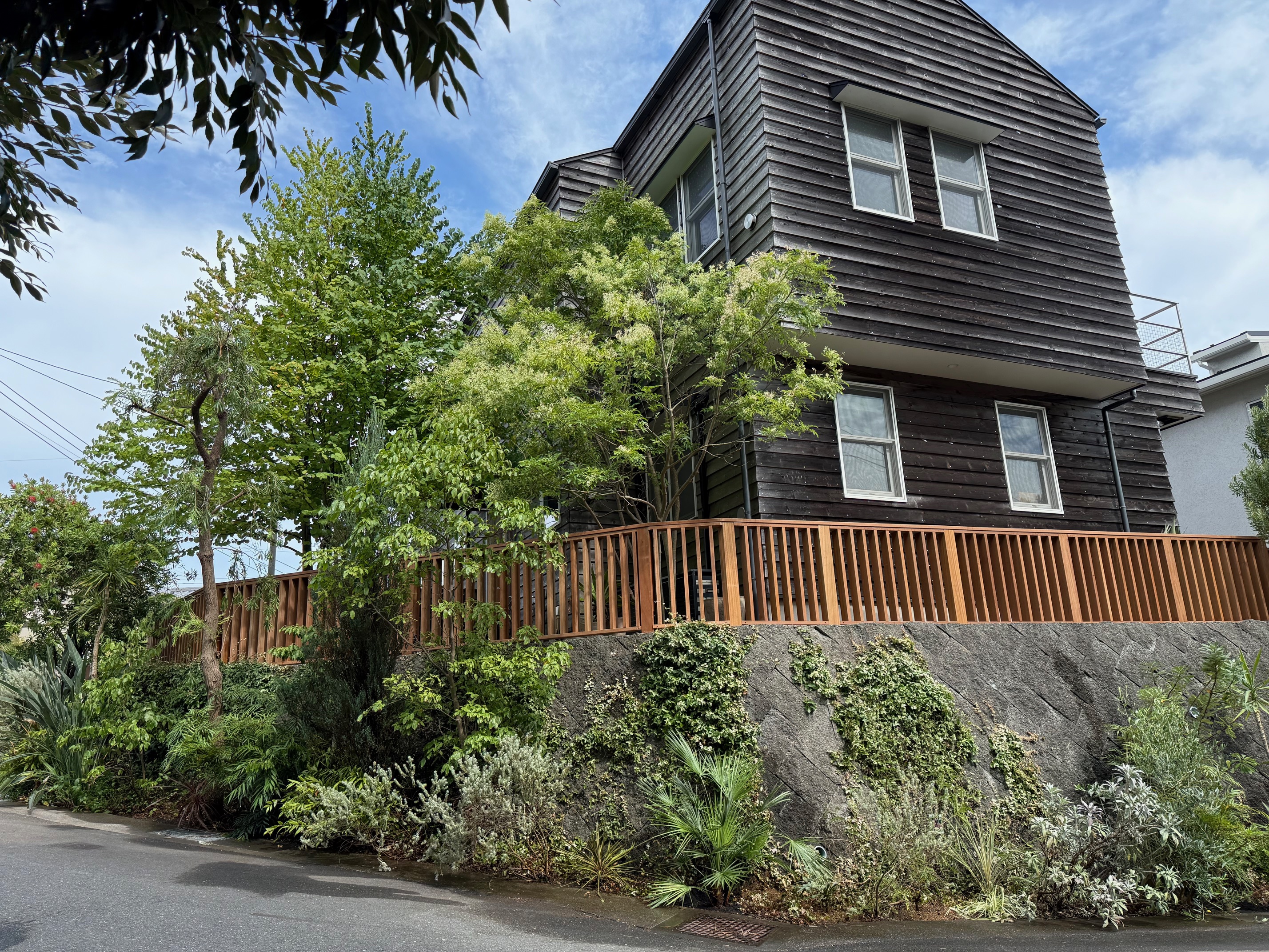 フェンス　植栽工事　いい感じ！